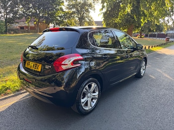 Used Peugeot 208 2015 for sale - 75531729: Photo