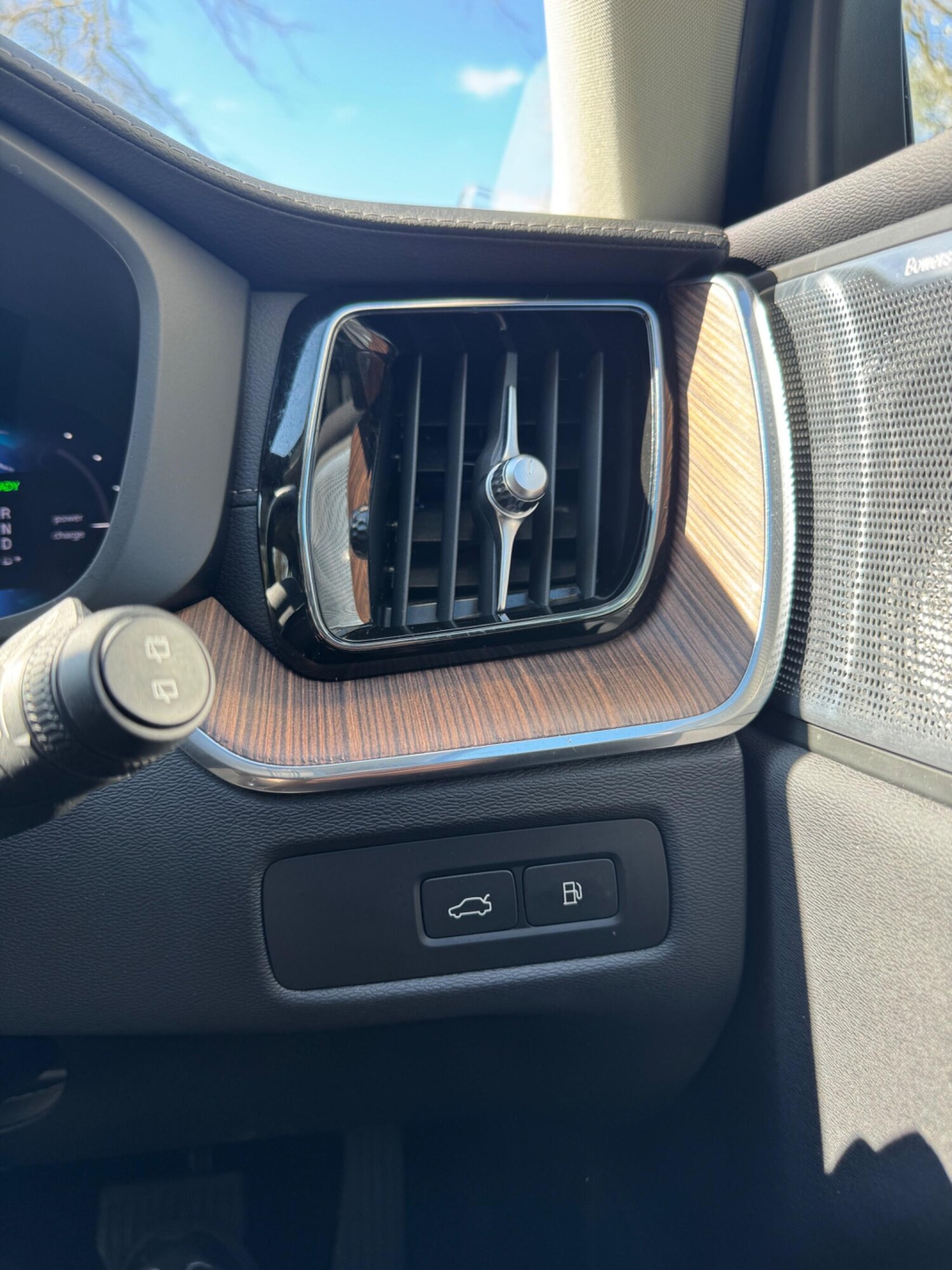 Used Volvo XC60 2023 for sale - 78116360: Photo 44