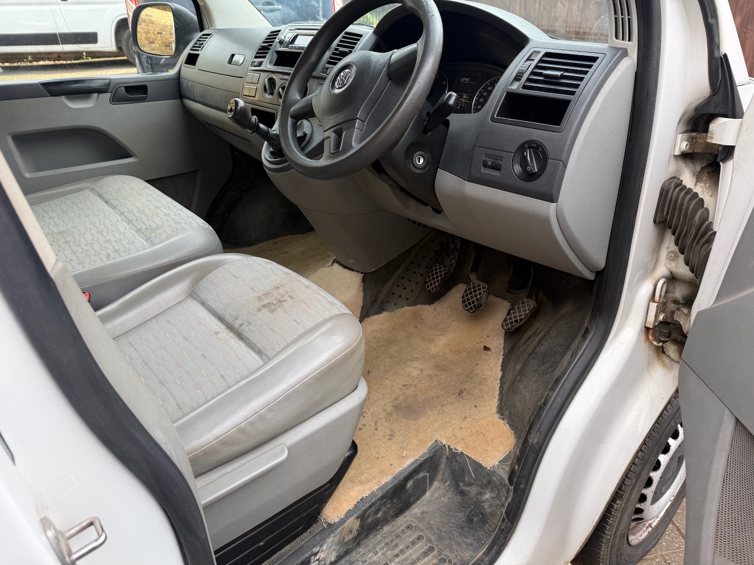 Used Volkswagen Transporter 2012 for sale - 77818254: Photo 6