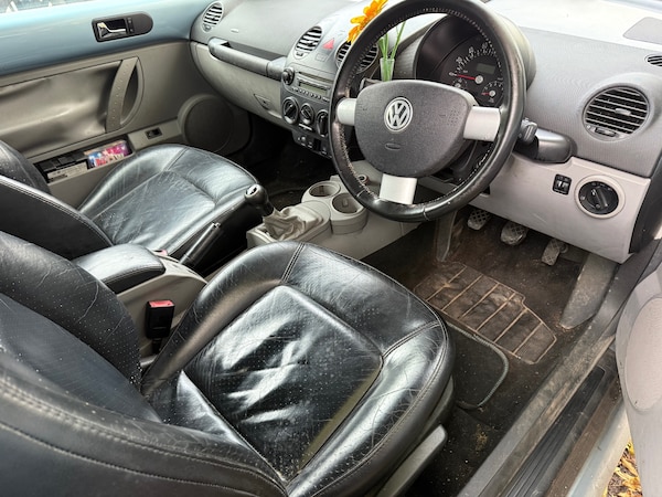 Used Volkswagen Beetle 2004 for sale - 76267789: Photo 5