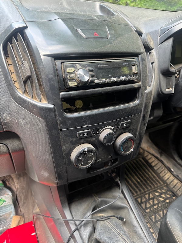 Used Isuzu D-Max 2015 for sale - 74858283: Photo 8