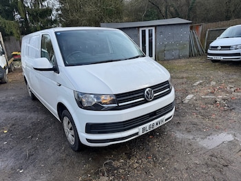 Used Volkswagen Transporter 2018 for sale - 77701951: Photo