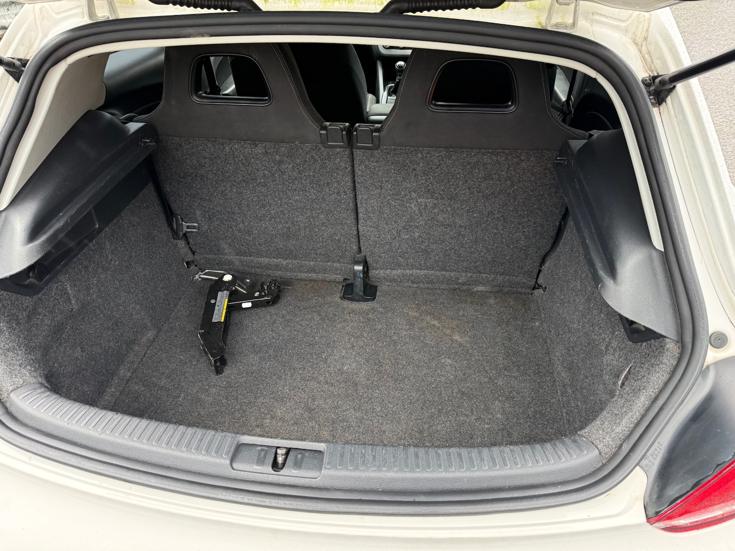 Used Volkswagen Scirocco 2014 for sale - 77475745: Photo 5