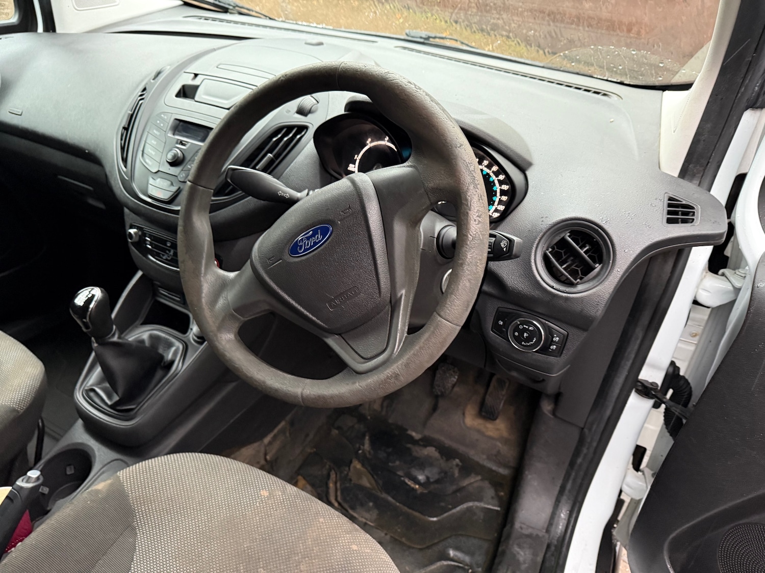 Used Ford Transit Courier 2018 for sale - 76369182: Photo 6