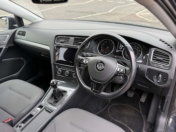 Used Volkswagen Golf 2018 for sale - 77707534: Photo