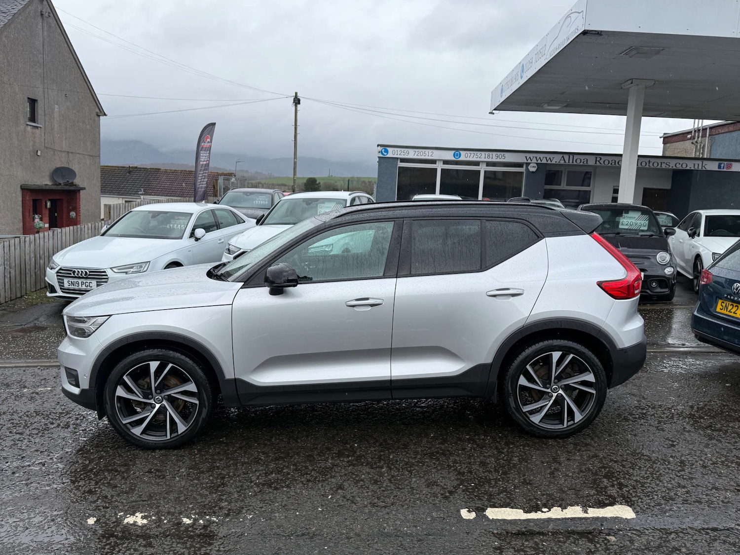 Used Volvo XC40 2018 for sale - 78097325: Photo 2