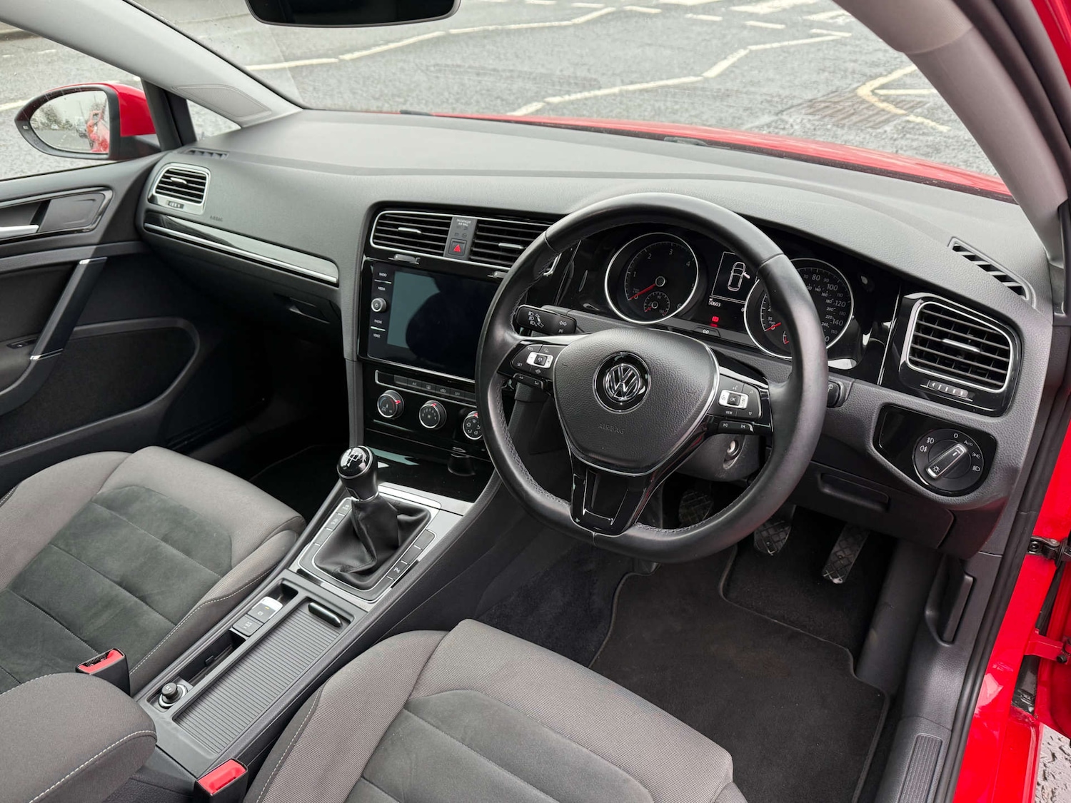 Used Volkswagen Golf 2018 for sale - 77312215: Photo 2