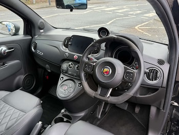Used Abarth 695 2023 for sale - 77805492: Photo