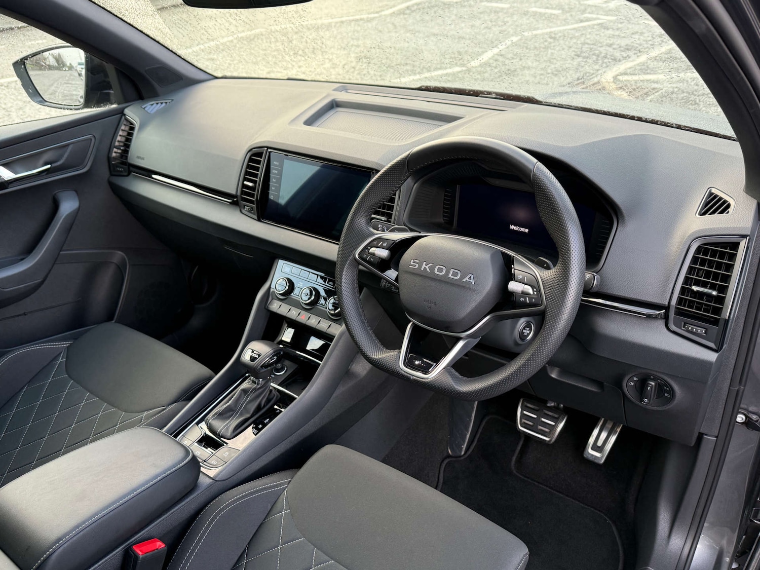 Used Skoda Karoq 2025 for sale - 76830876: Photo 2