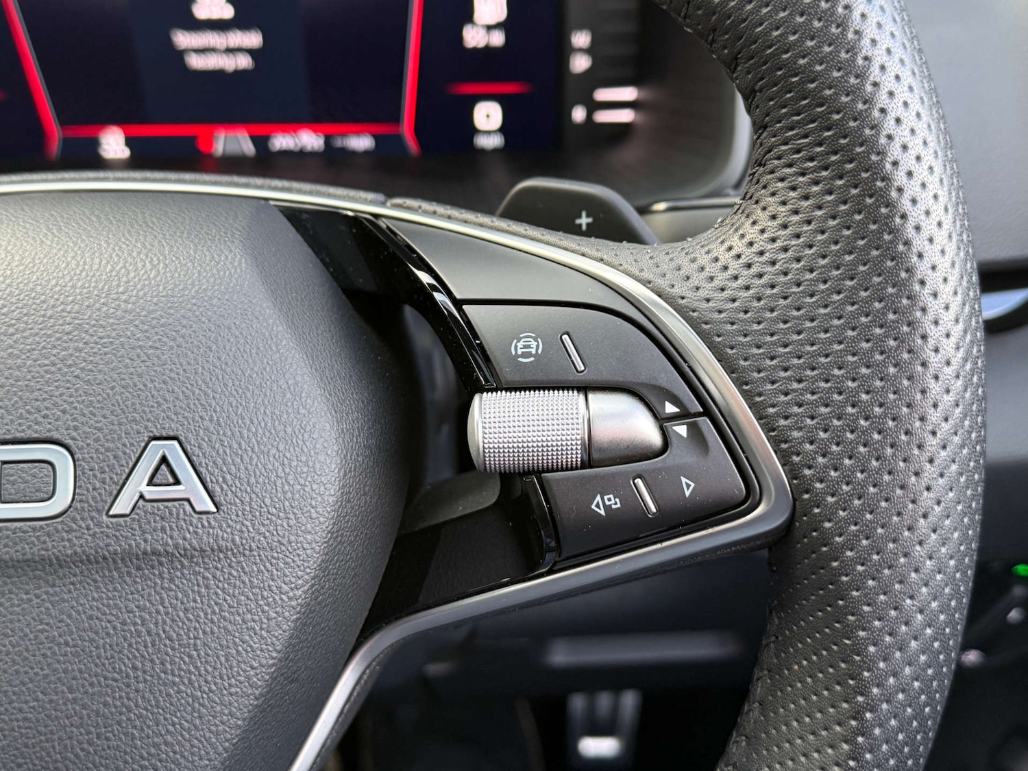 Used Skoda Karoq 2025 for sale - 76830876: Photo 31