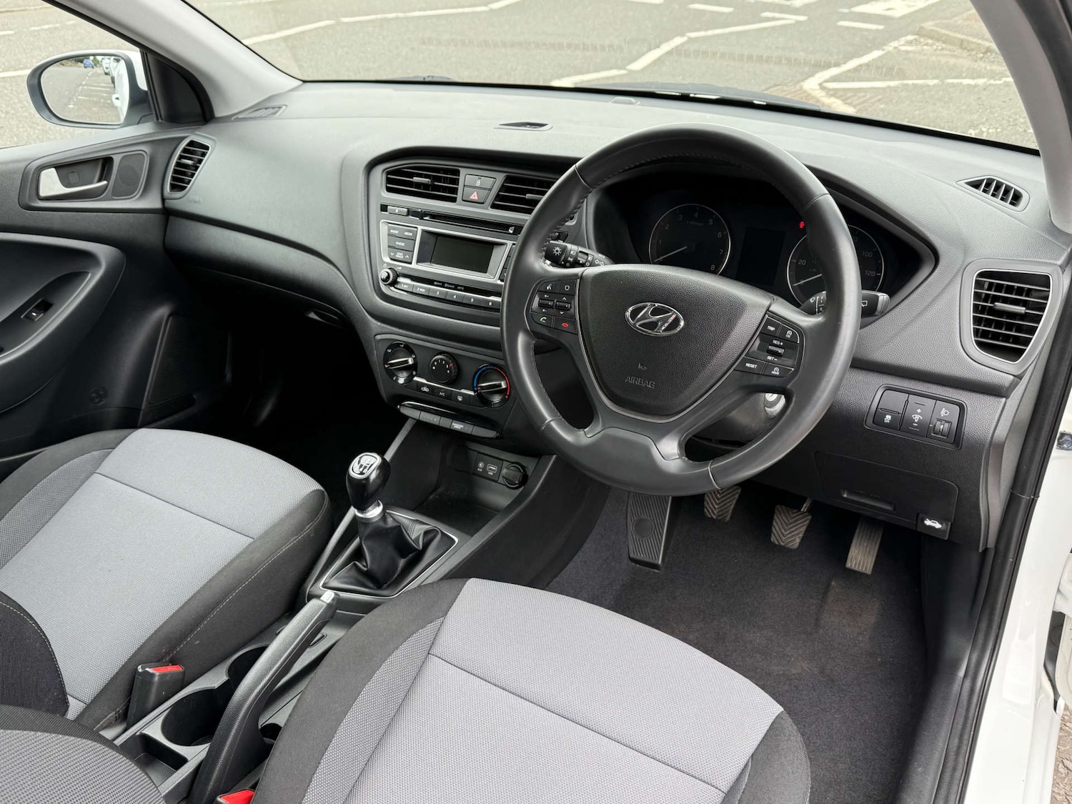 Used Hyundai i20 2018 for sale - 76830892: Photo 2