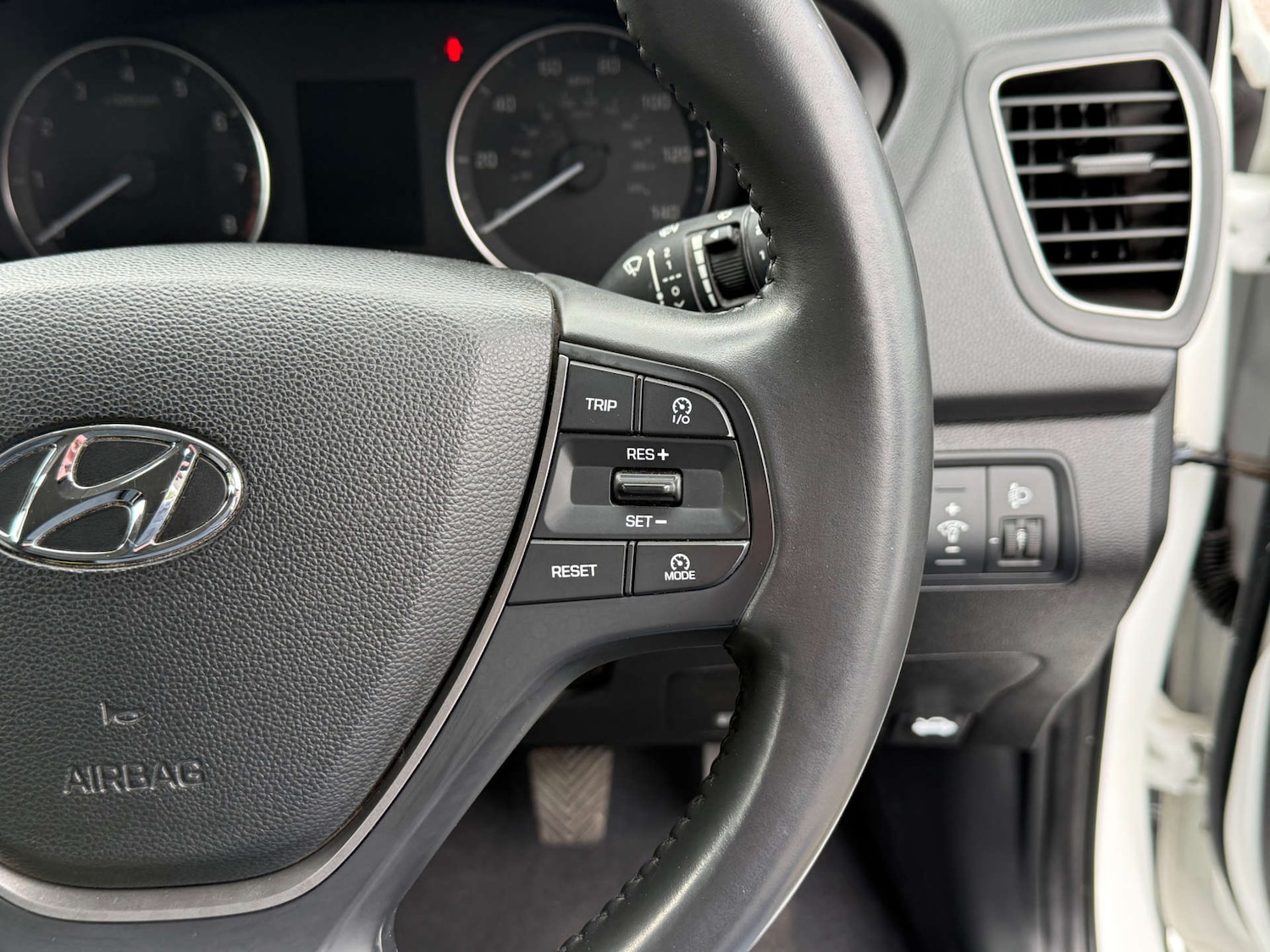 Used Hyundai i20 2018 for sale - 76830892: Photo 20