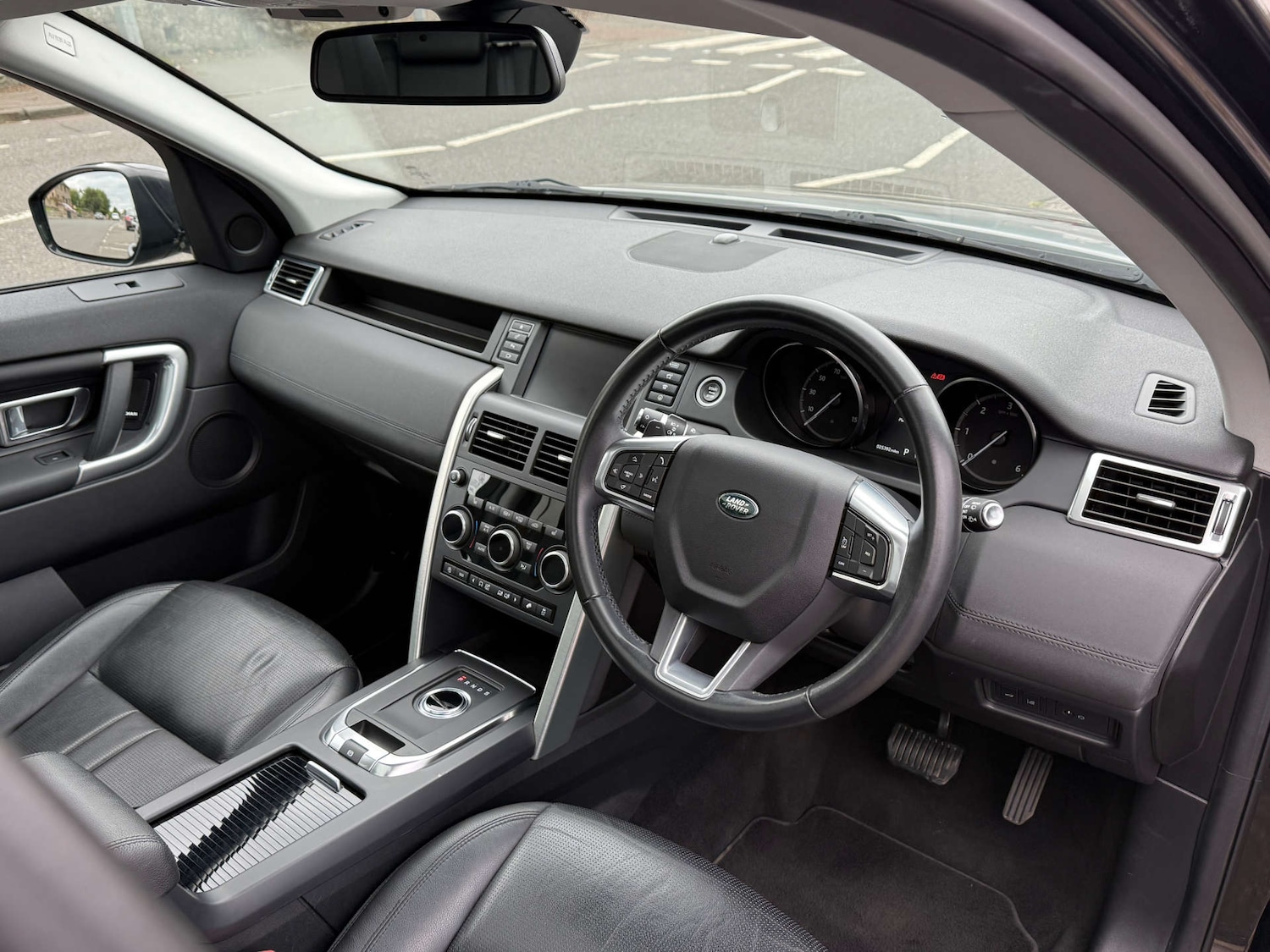 Used Land Rover Discovery Sport 2018 for sale - 76830964: Photo 2