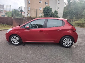 Used Peugeot 208 2015 for sale - 79510447: Photo