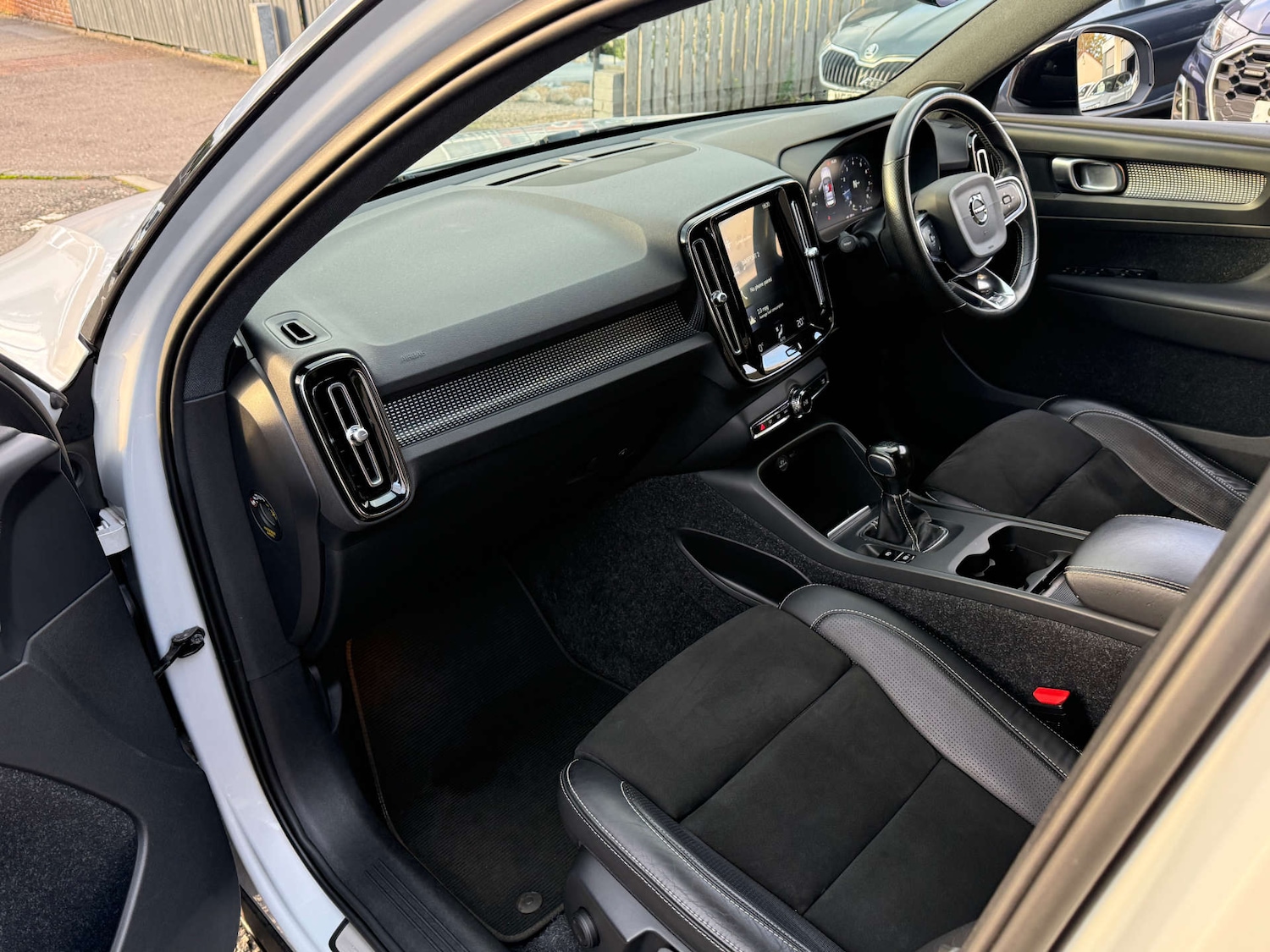 Used Volvo XC40 2020 for sale - 76830924: Photo 14