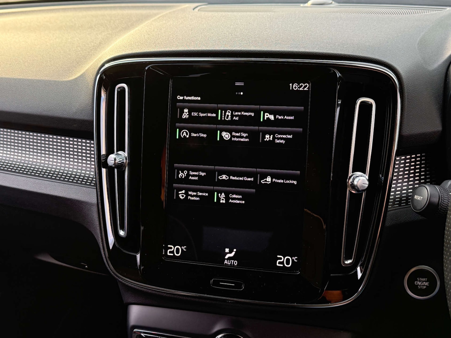 Used Volvo XC40 2020 for sale - 76830924: Photo 21