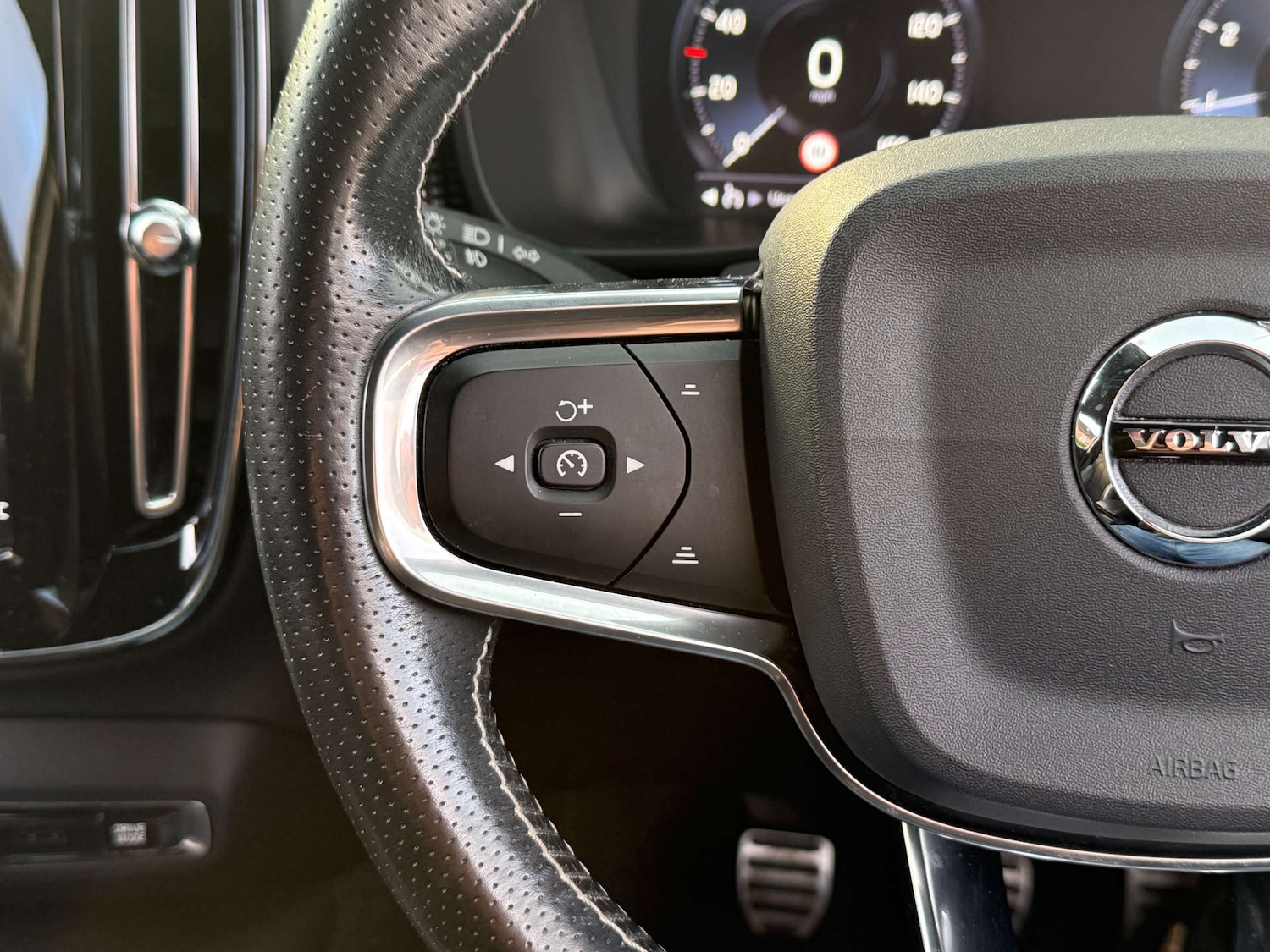 Used Volvo XC40 2020 for sale - 76830924: Photo 24