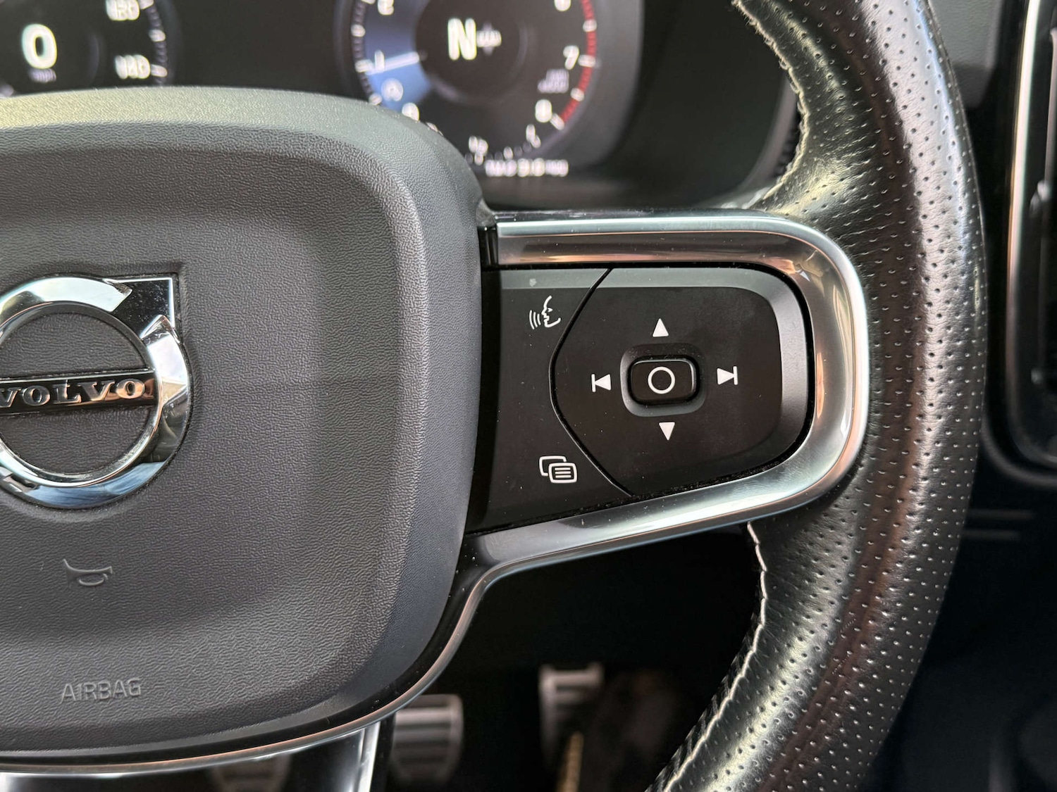 Used Volvo XC40 2020 for sale - 76830924: Photo 25