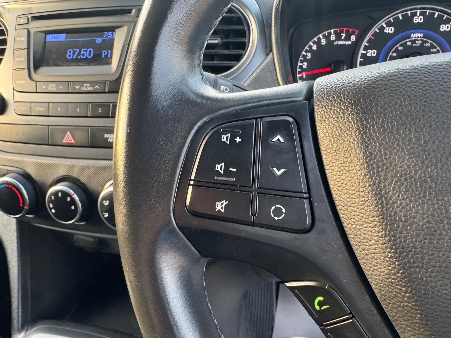 Used Hyundai i10 for sale - 77683999: Photo 33