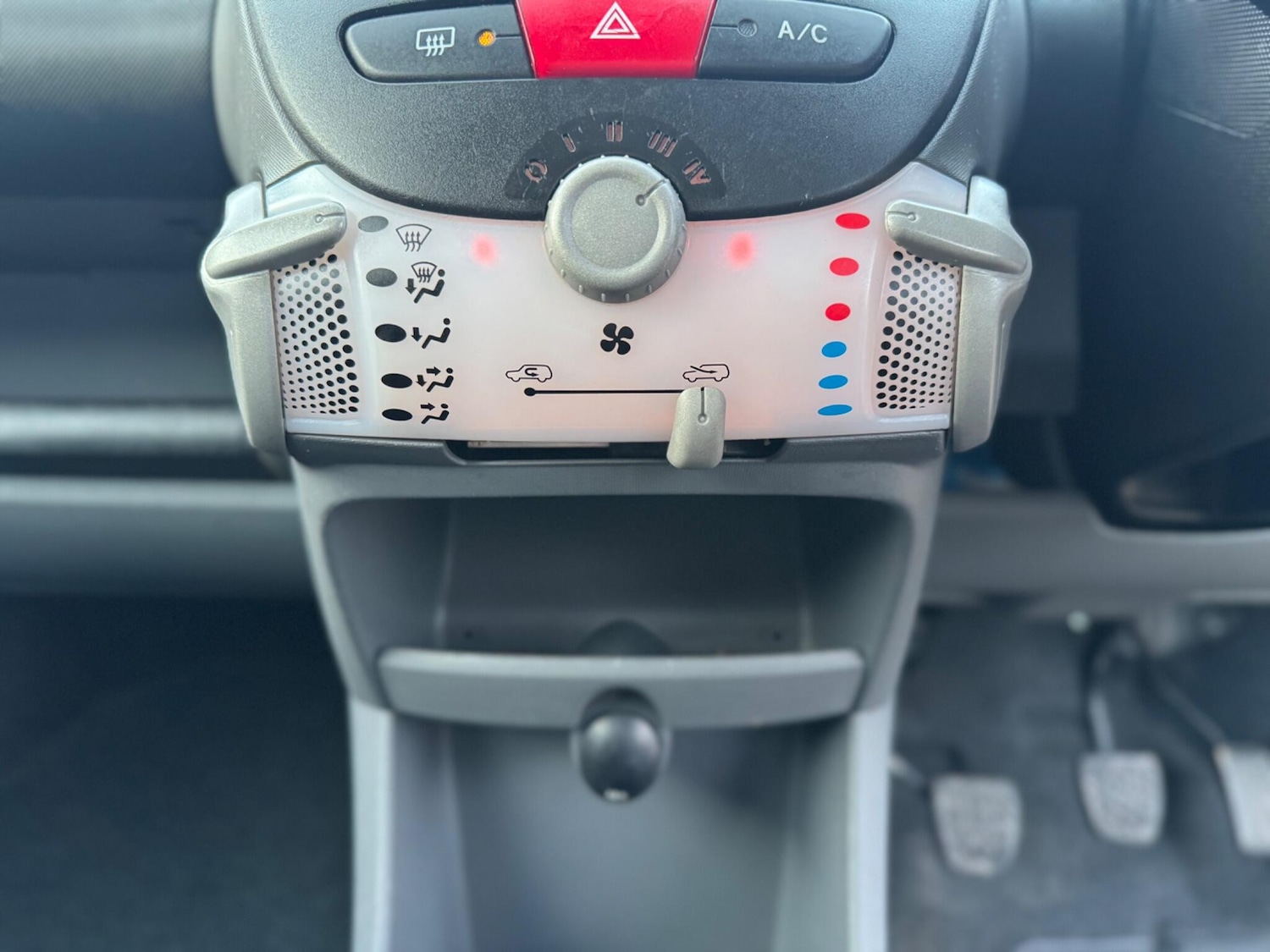 Used Toyota AYGO 2012 for sale - 77559048: Photo 19