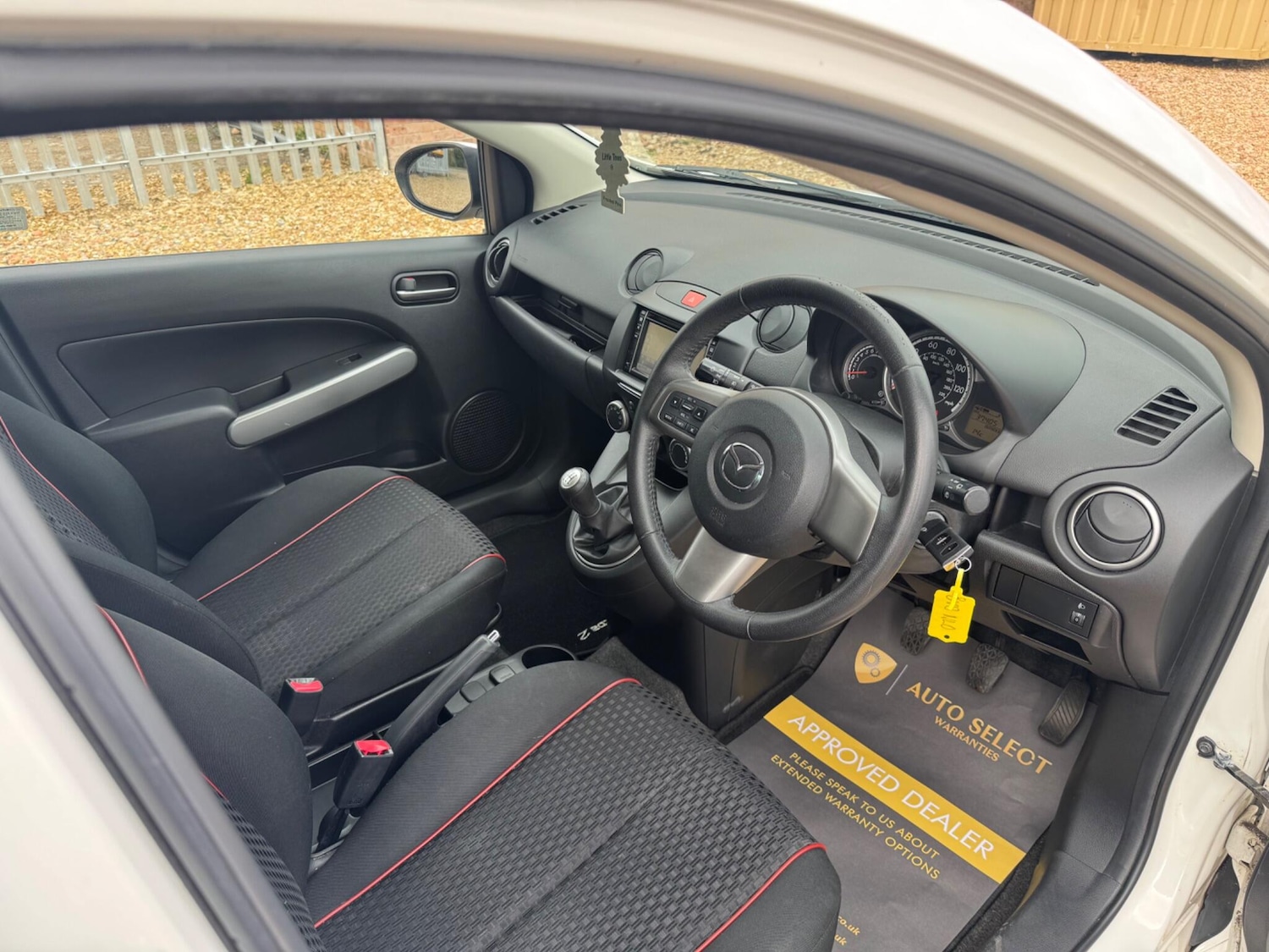 Used Mazda Mazda2 2013 for sale - 78220051: Photo 13