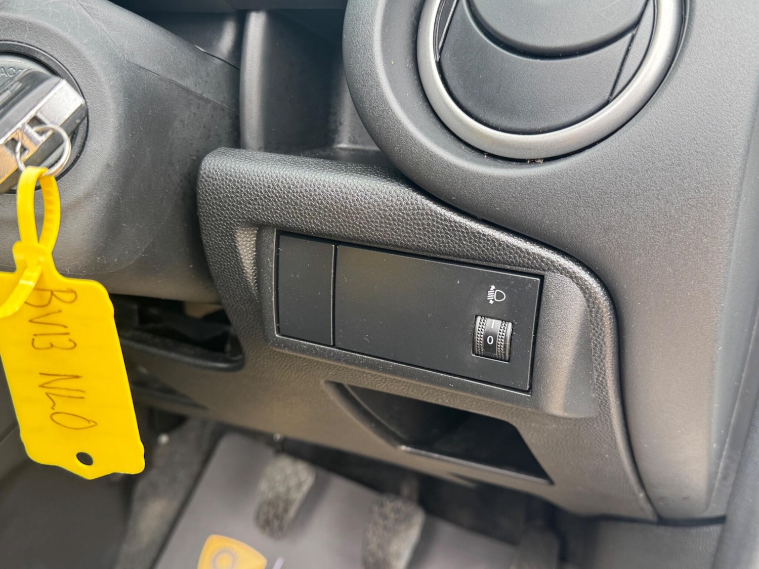 Used Mazda Mazda2 2013 for sale - 78220051: Photo 19