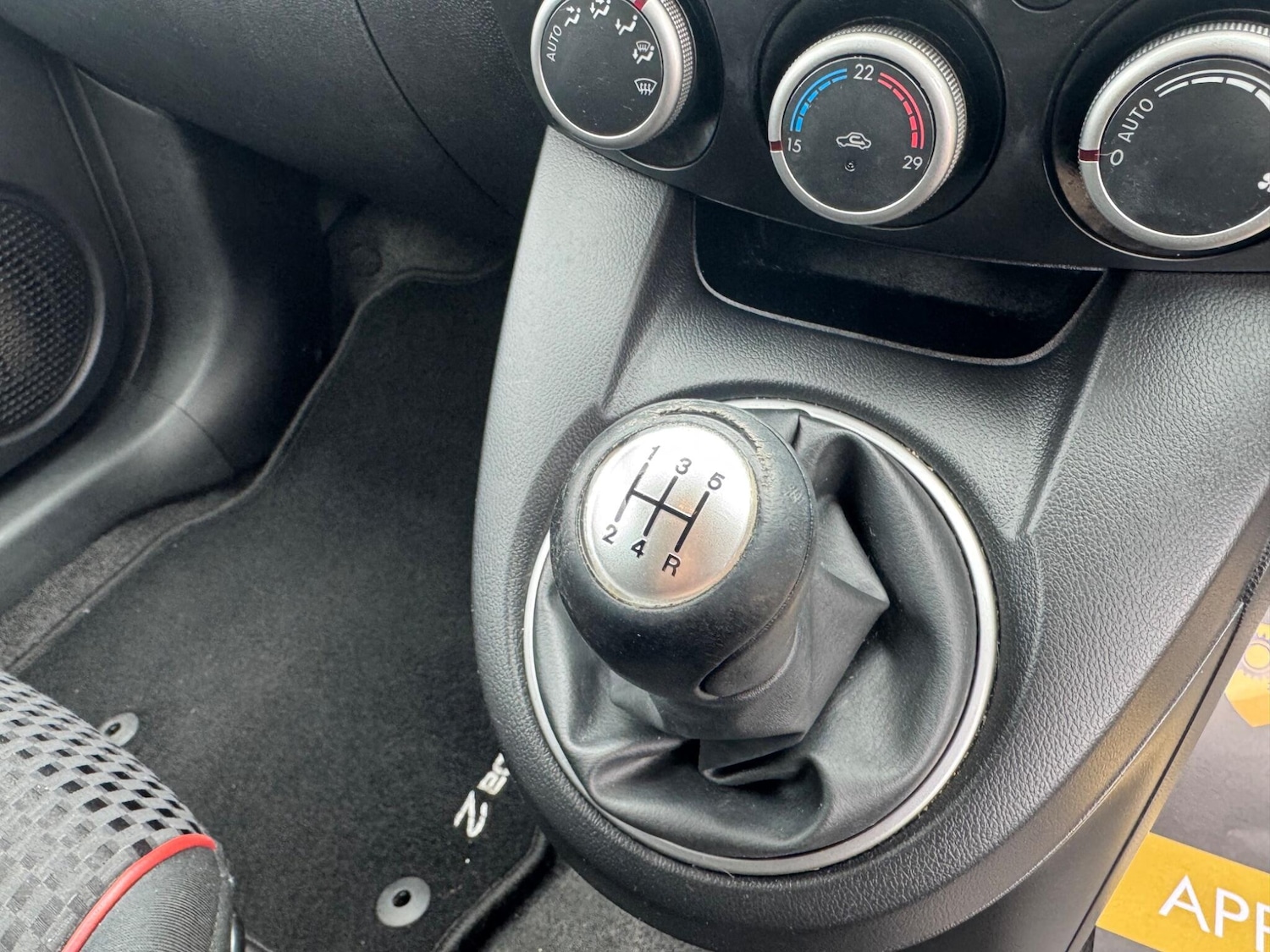 Used Mazda Mazda2 2013 for sale - 78220051: Photo 27