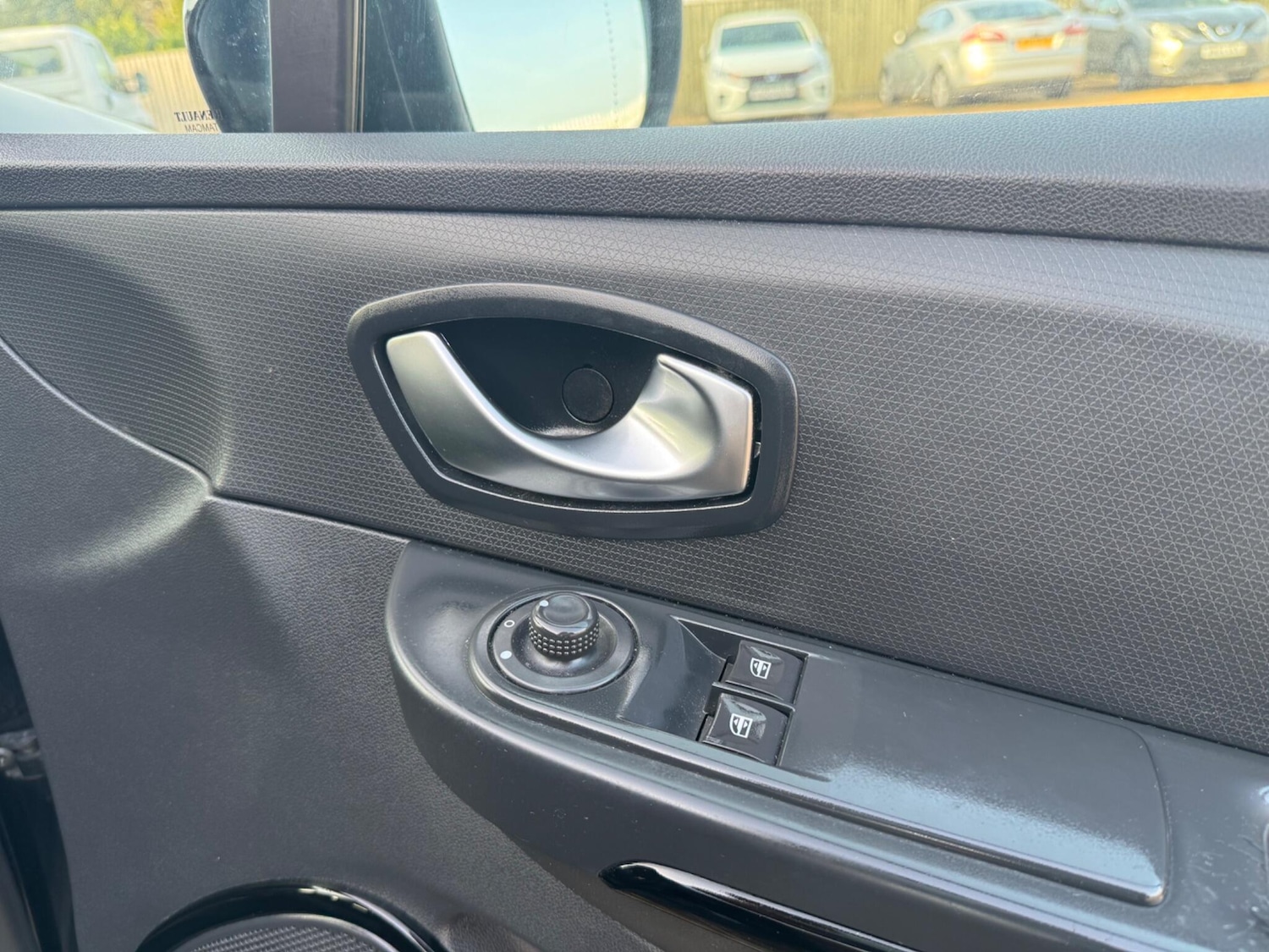 Used Renault Clio 2016 for sale - 77683368: Photo 25