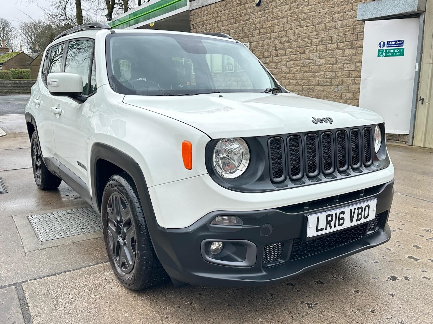 Used Jeep Renegade 2016 for sale - 77396363: Photo 2