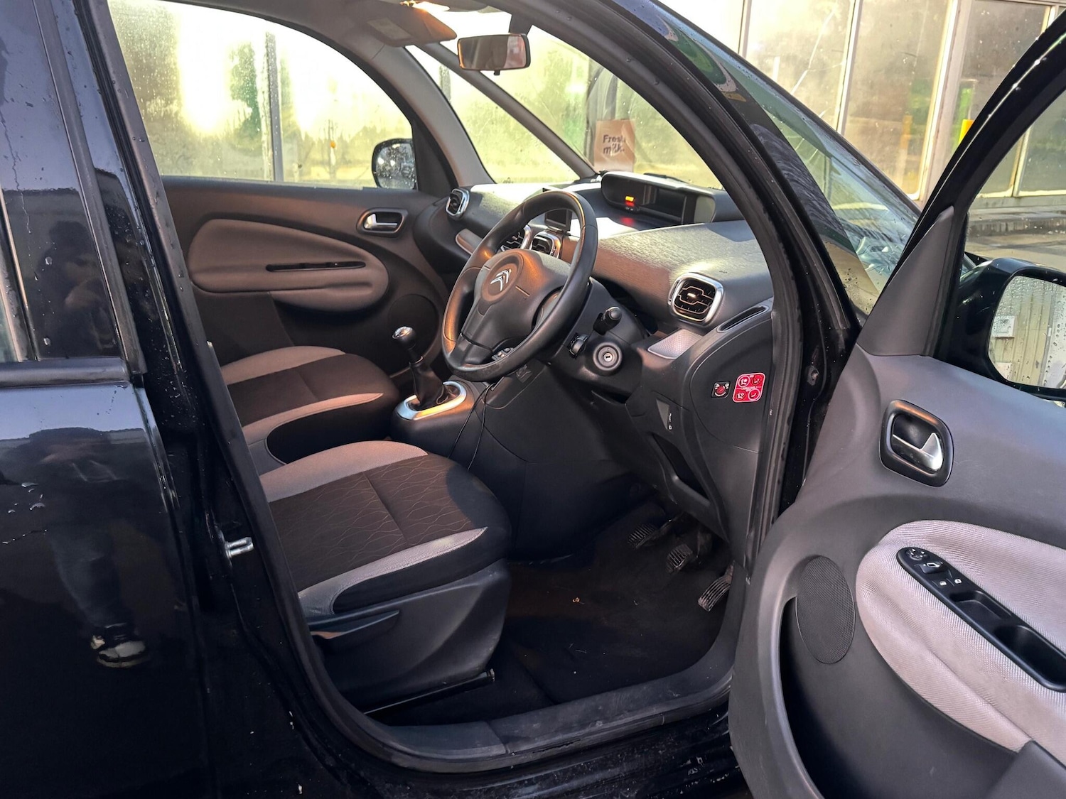 Used Citroen C3 Picasso 2015 for sale - 76689582: Photo 9