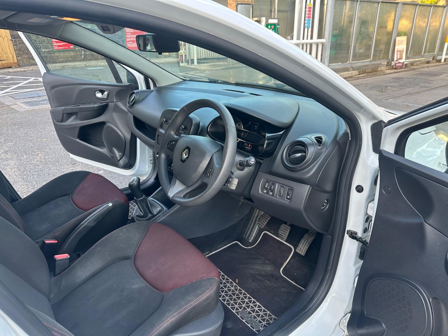 Used Renault Clio 2016 for sale - 76990362: Photo 15