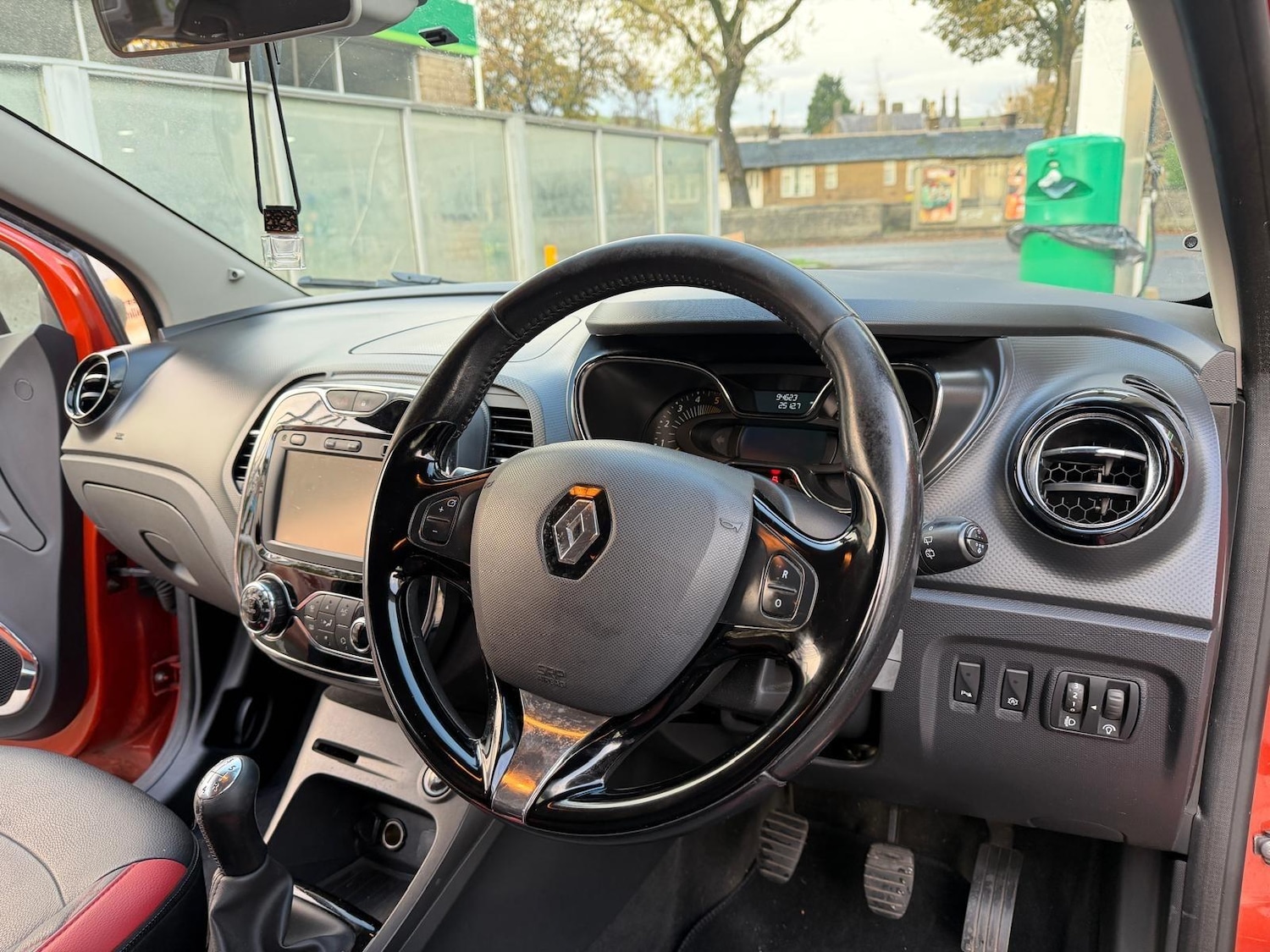 Used Renault Captur 2015 for sale - 76327330: Photo 12