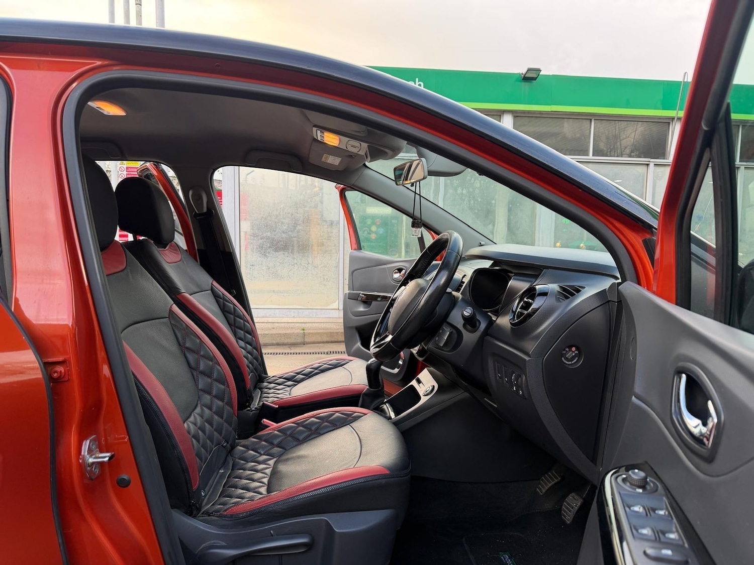 Used Renault Captur 2015 for sale - 76327330: Photo 13