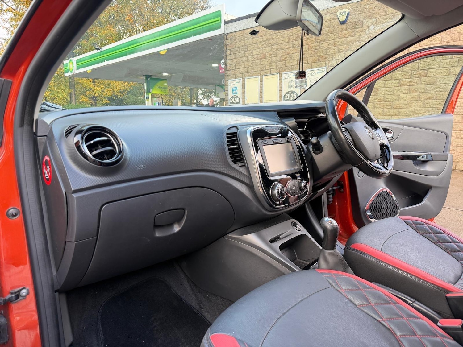 Used Renault Captur 2015 for sale - 76327330: Photo 16