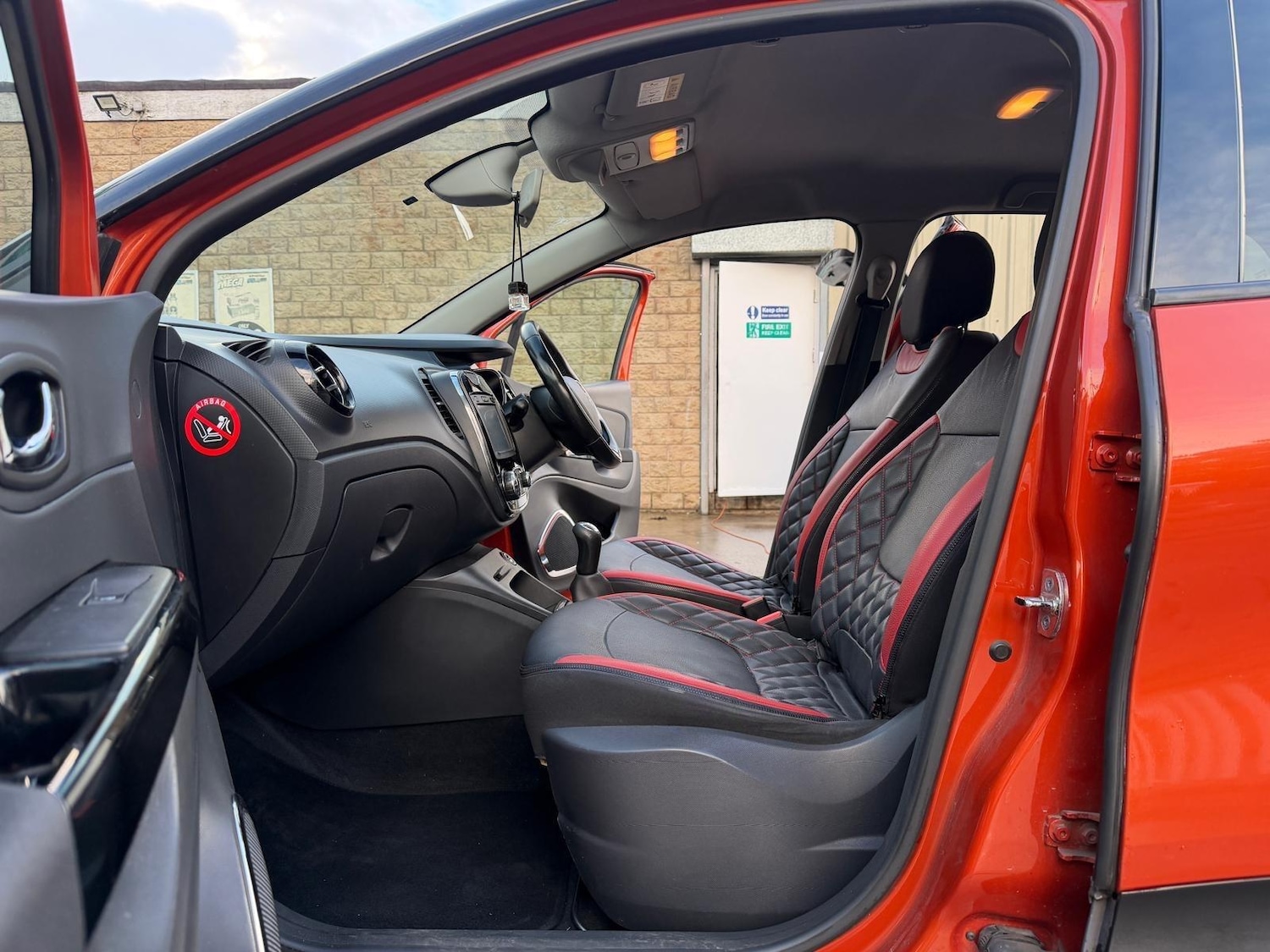 Used Renault Captur 2015 for sale - 76327330: Photo 17