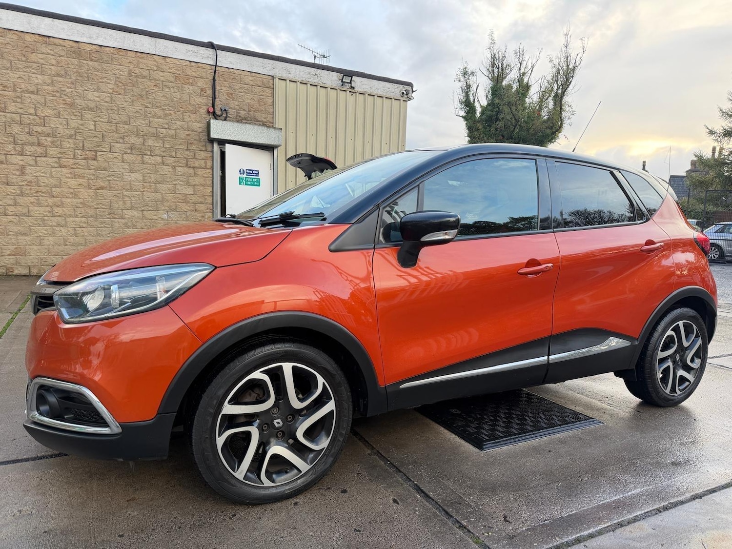 Used Renault Captur 2015 for sale - 76327330: Photo 4