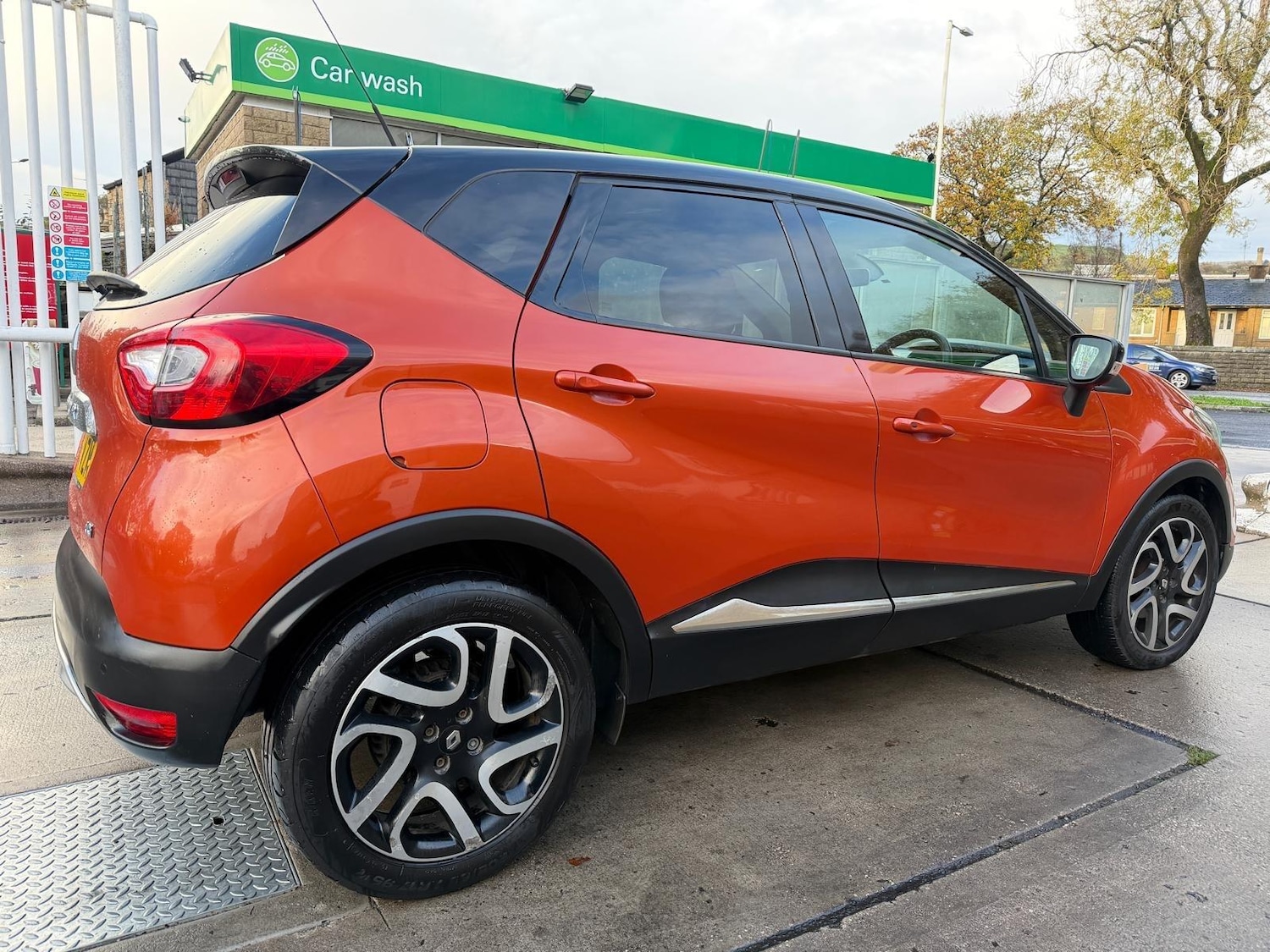 Used Renault Captur 2015 for sale - 76327330: Photo 6