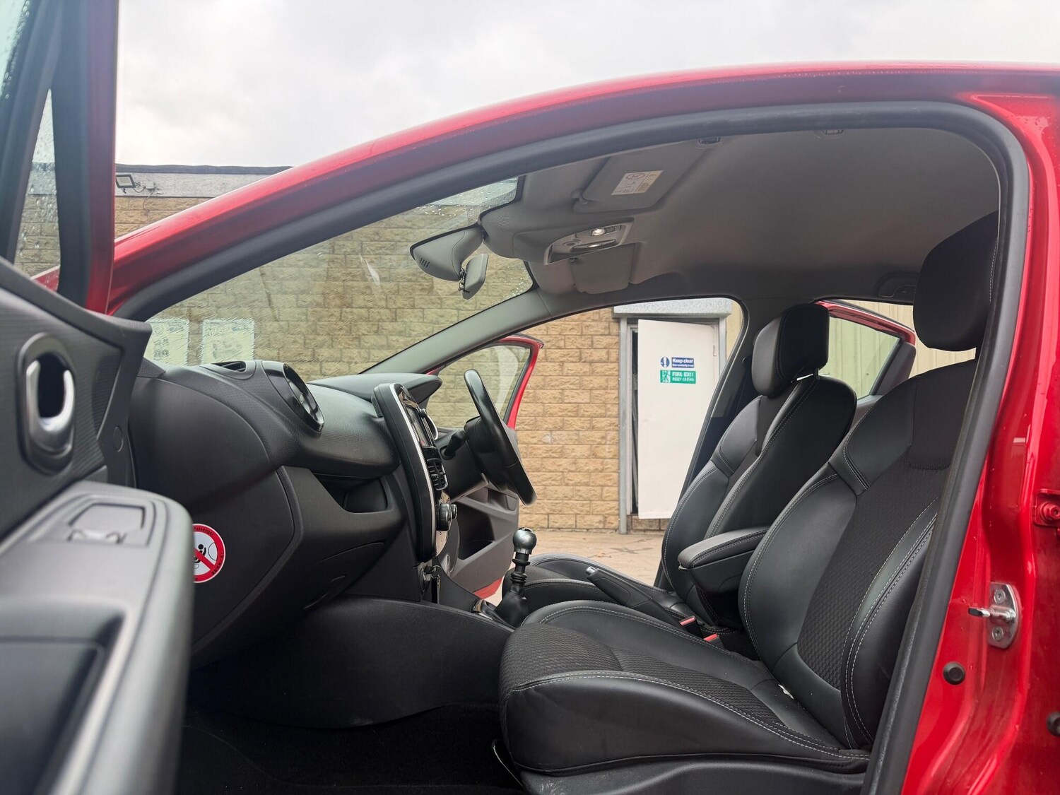 Used Renault Clio 2017 for sale - 76295987: Photo 8