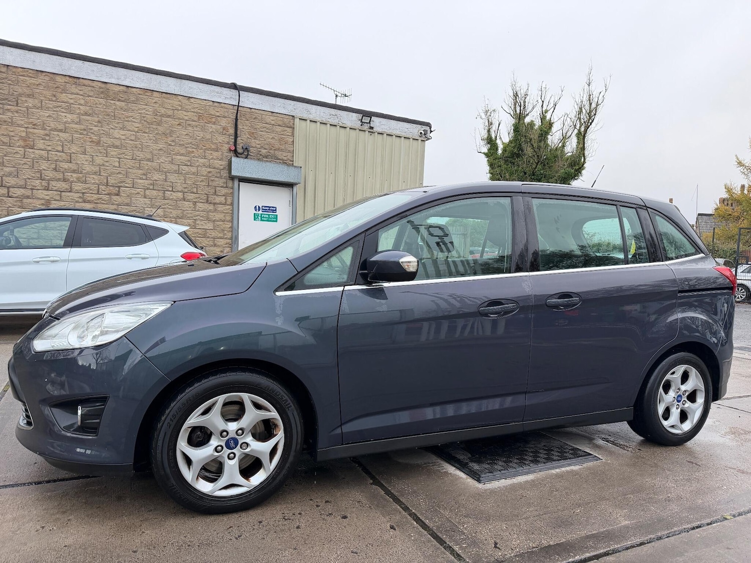 Used Ford Grand C-Max 2014 for sale - 76441200: Photo 3