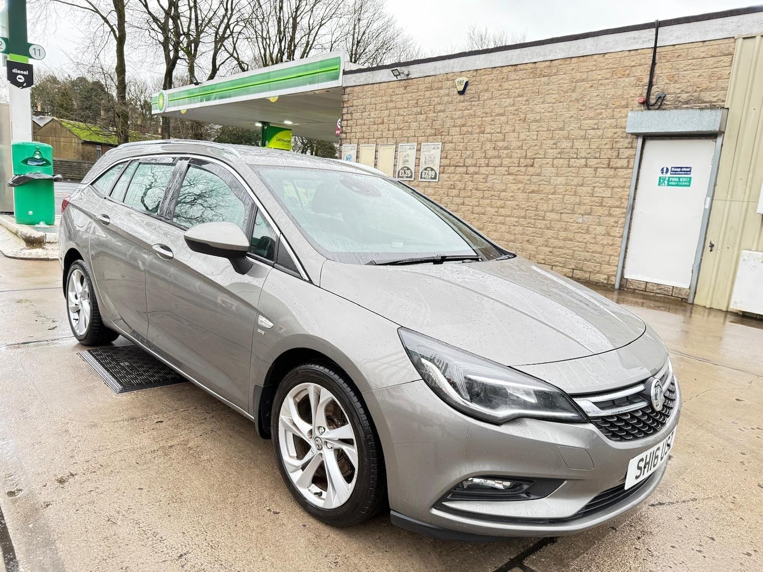 Used Vauxhall Astra 2016 for sale - 77279180: Photo 2