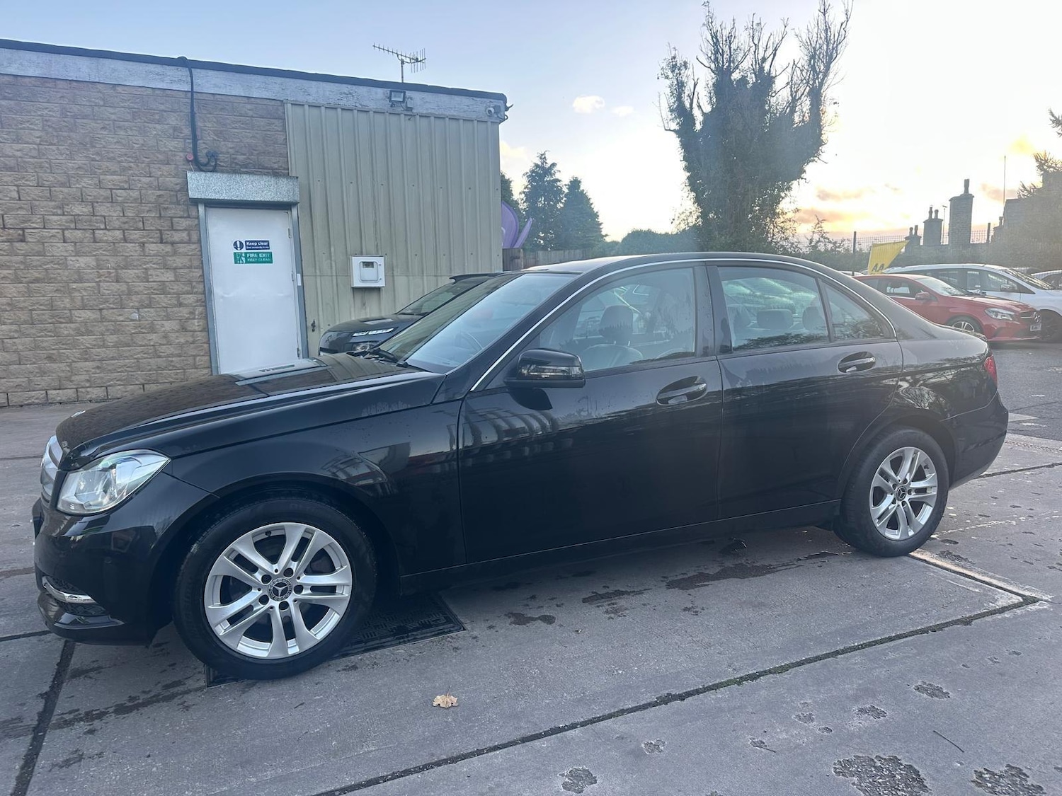 Used Mercedes-Benz C Class 2014 for sale - 76377555: Photo 4