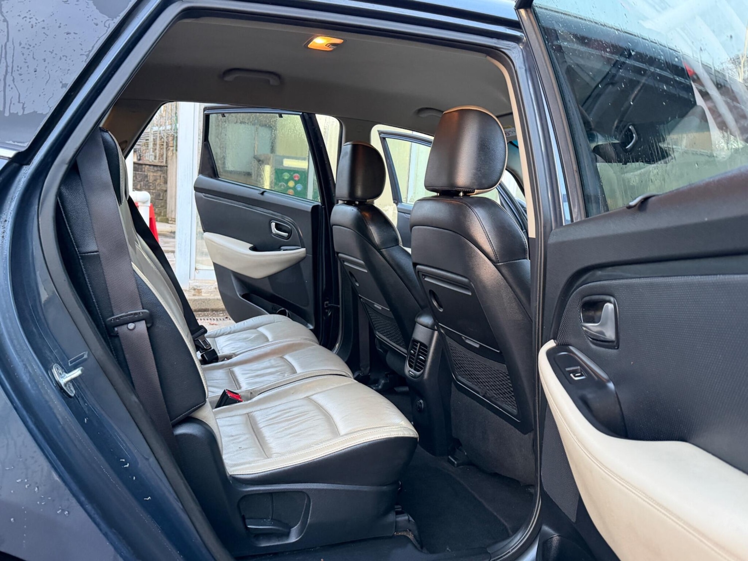 Used Kia Carens 2016 for sale - 76899285: Photo 11