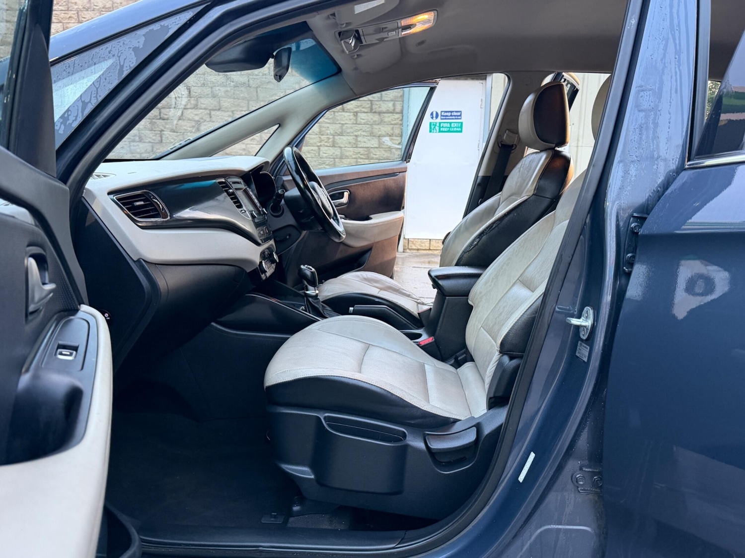 Used Kia Carens 2016 for sale - 76899285: Photo 15