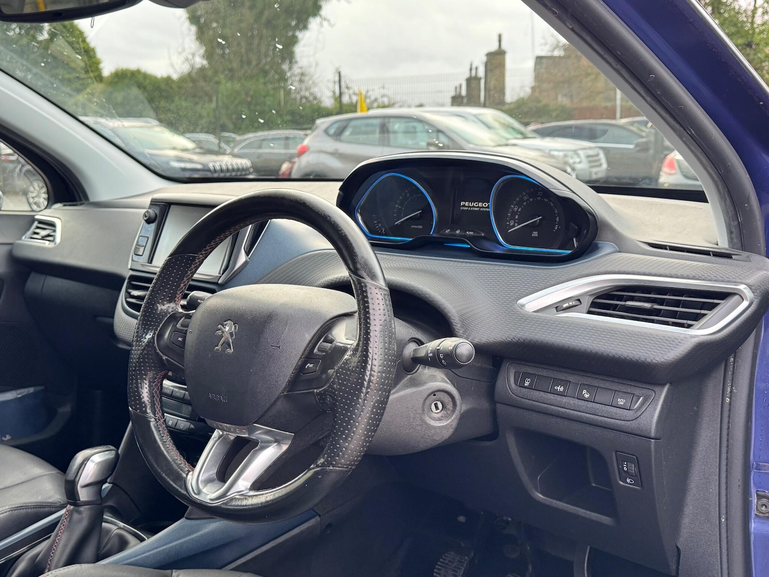 Used Peugeot 2008 2015 for sale - 76527963: Photo 11