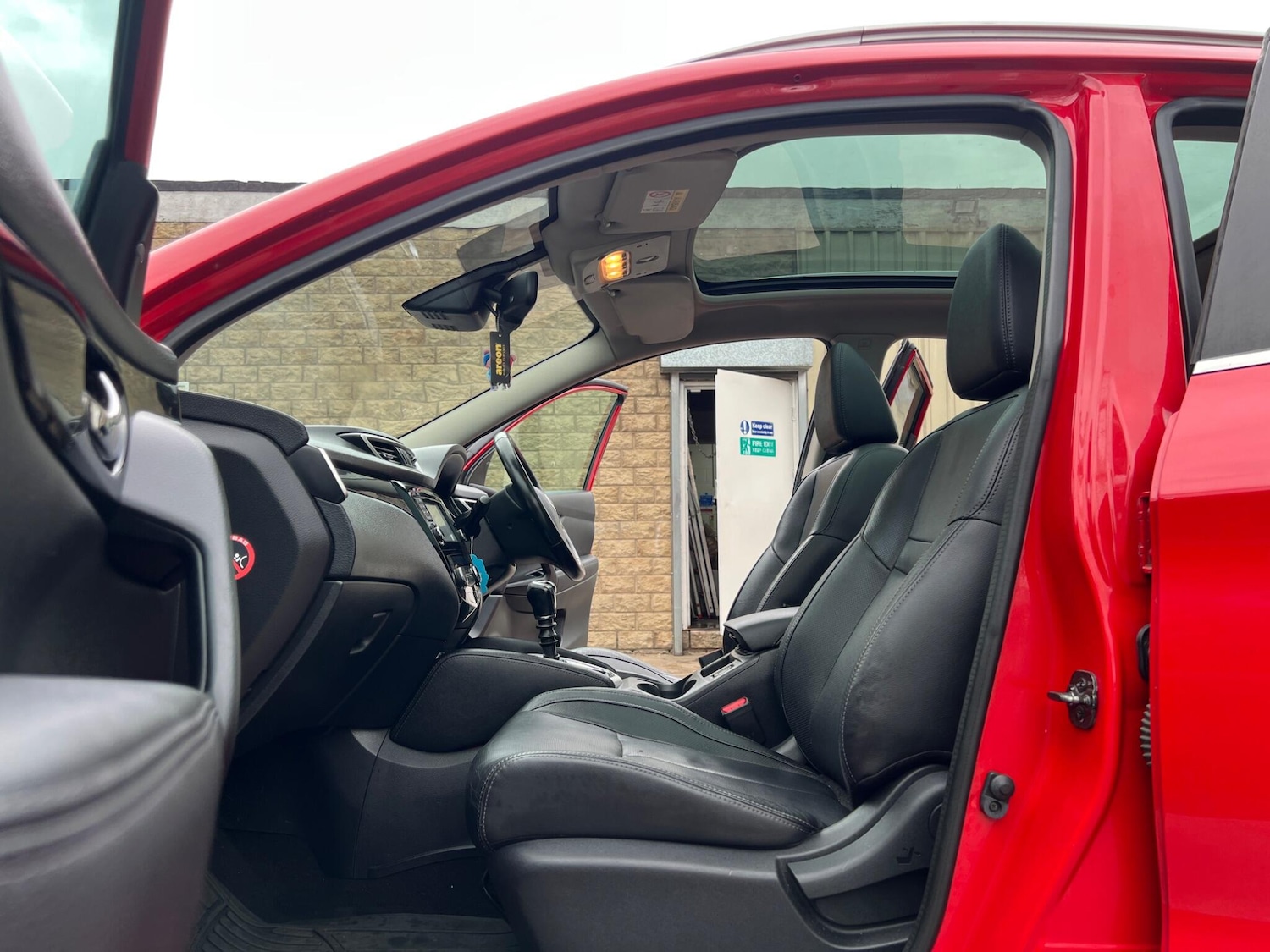 Used Nissan Qashqai 2014 for sale - 75978857: Photo 11