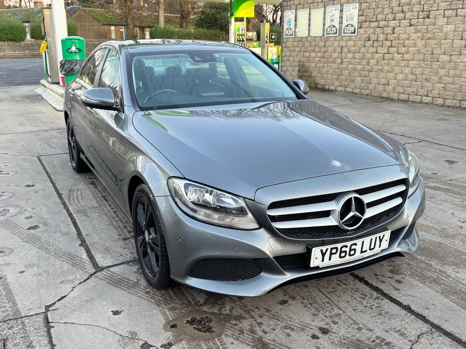 Used Mercedes-Benz C Class 2016 for sale - 76633530: Photo 2