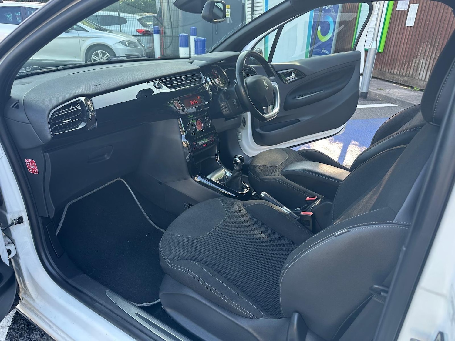 Used Citroen DS3 2013 for sale - 76990232: Photo 17