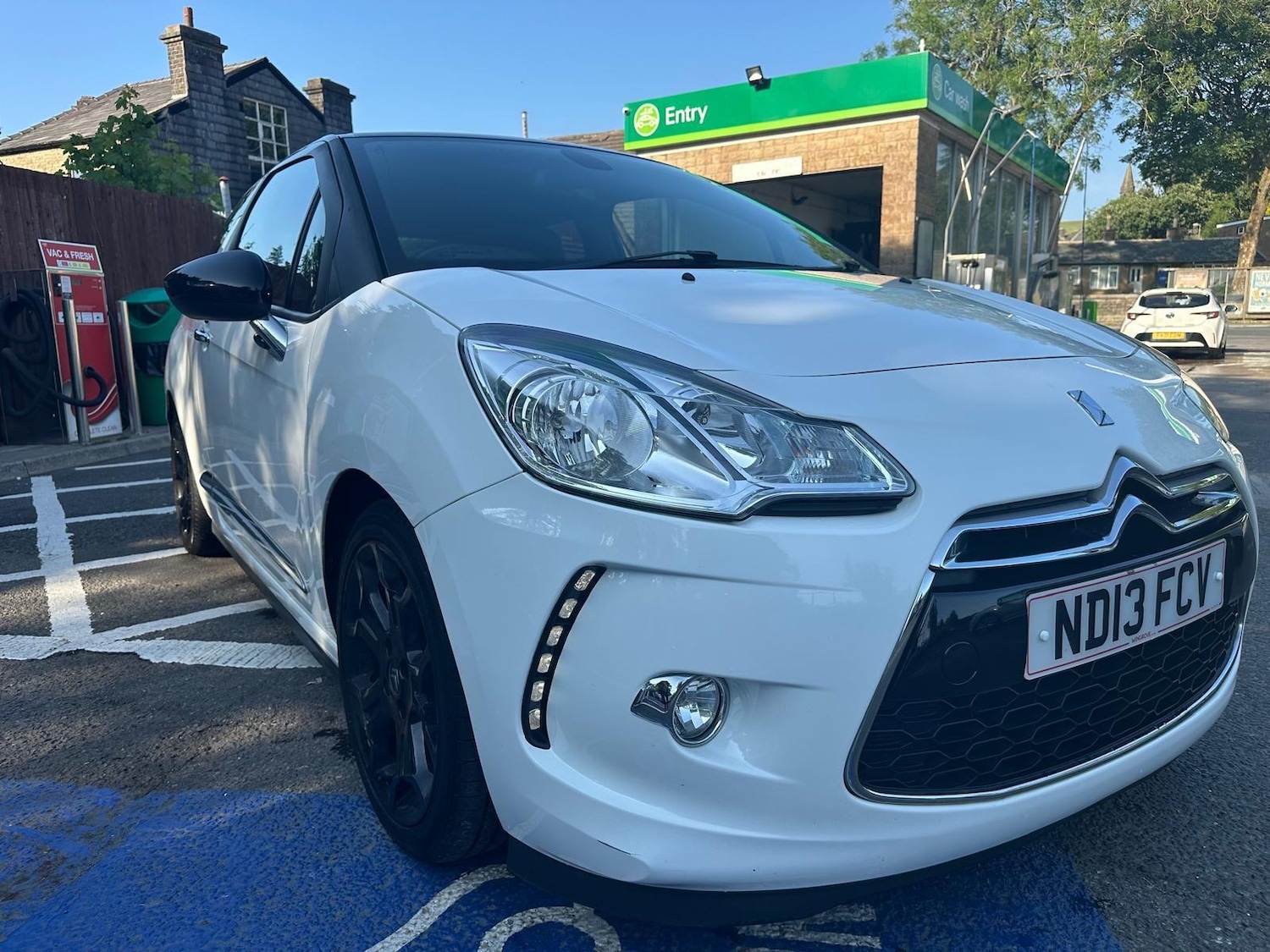 Used Citroen DS3 2013 for sale - 76990232: Photo 2