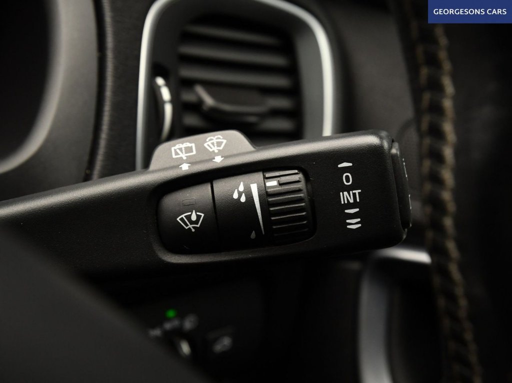 Used Volvo V40 2015 for sale - 78153720: Photo 24