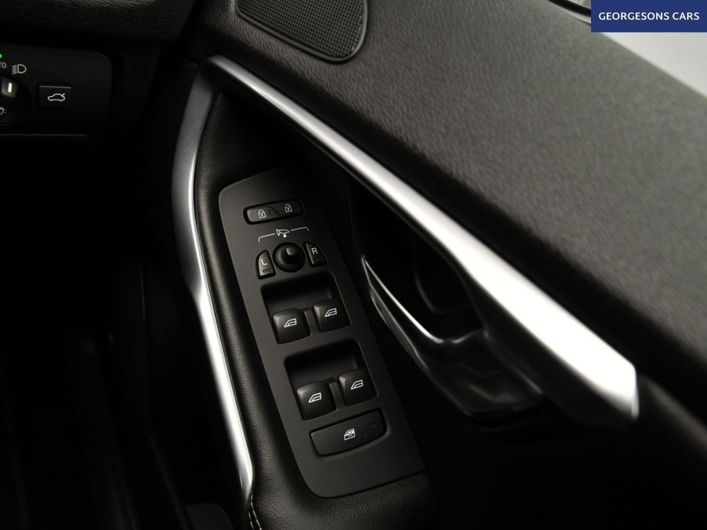 Used Volvo V40 2015 for sale - 78153720: Photo 25